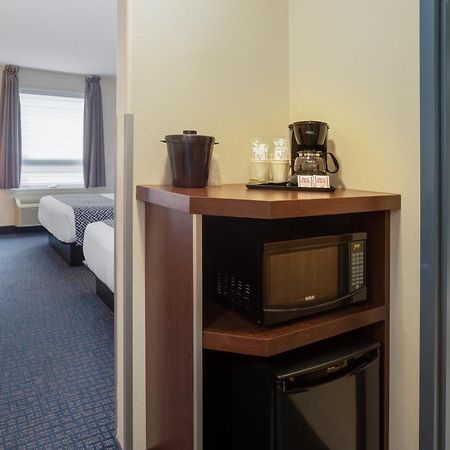 Super 8 By Wyndham Lachenaie/Terrebonne Bagian luar foto
