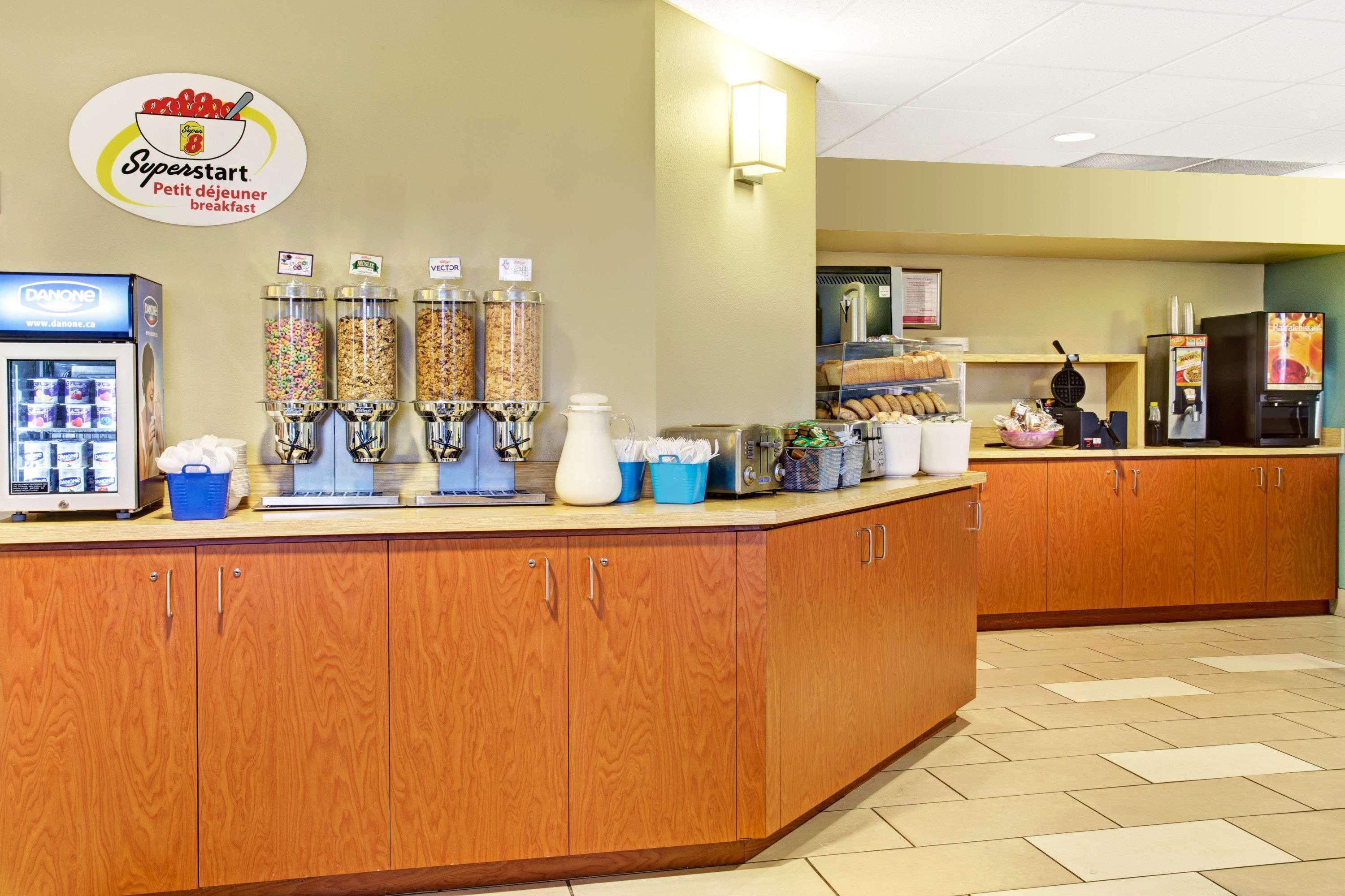 Super 8 By Wyndham Lachenaie/Terrebonne Bagian luar foto