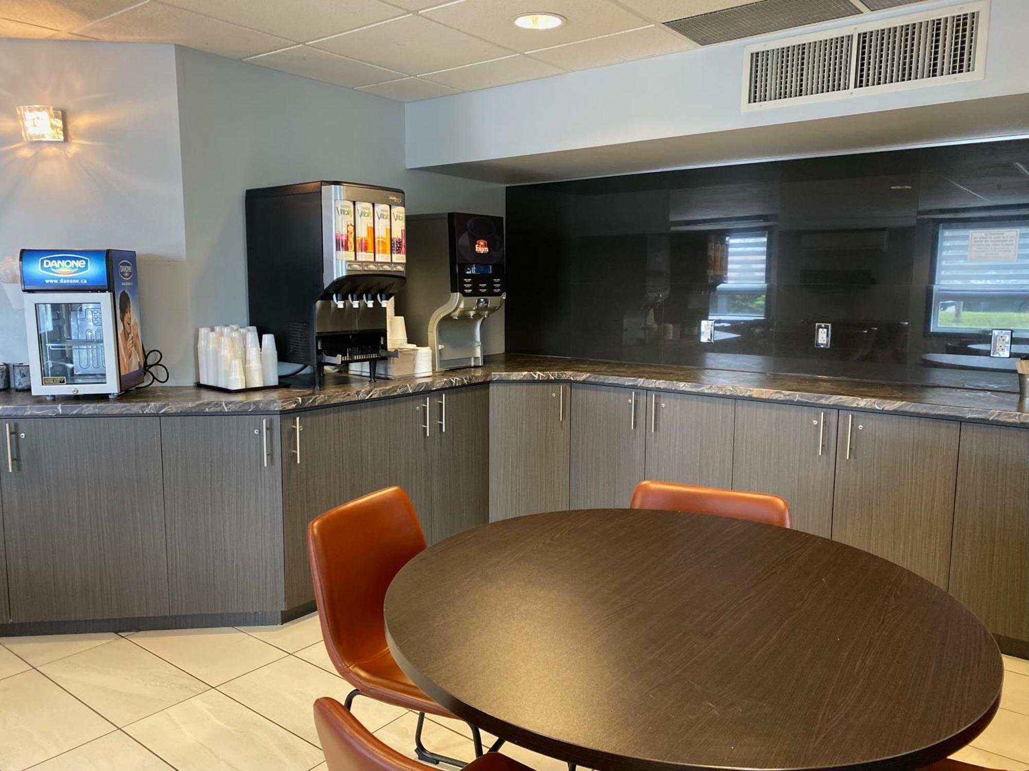 Super 8 By Wyndham Lachenaie/Terrebonne Bagian luar foto