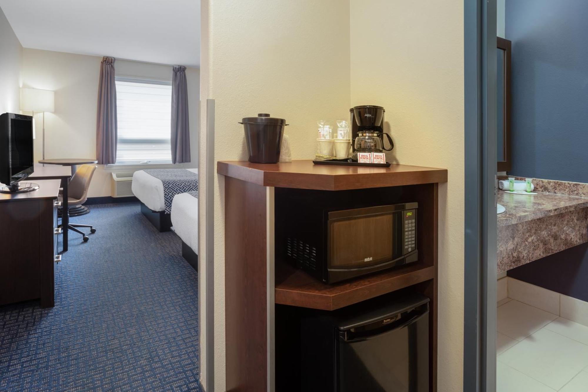 Super 8 By Wyndham Lachenaie/Terrebonne Bagian luar foto
