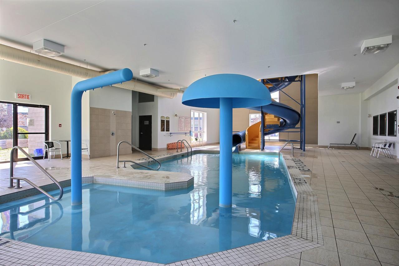 Super 8 By Wyndham Lachenaie/Terrebonne Bagian luar foto