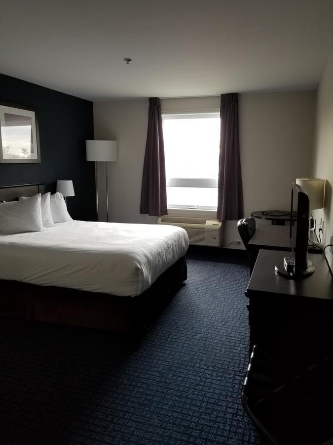 Super 8 By Wyndham Lachenaie/Terrebonne Ruang foto