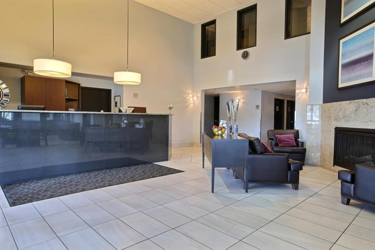 Super 8 By Wyndham Lachenaie/Terrebonne Bagian luar foto
