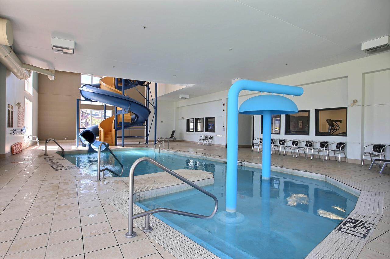 Super 8 By Wyndham Lachenaie/Terrebonne Bagian luar foto