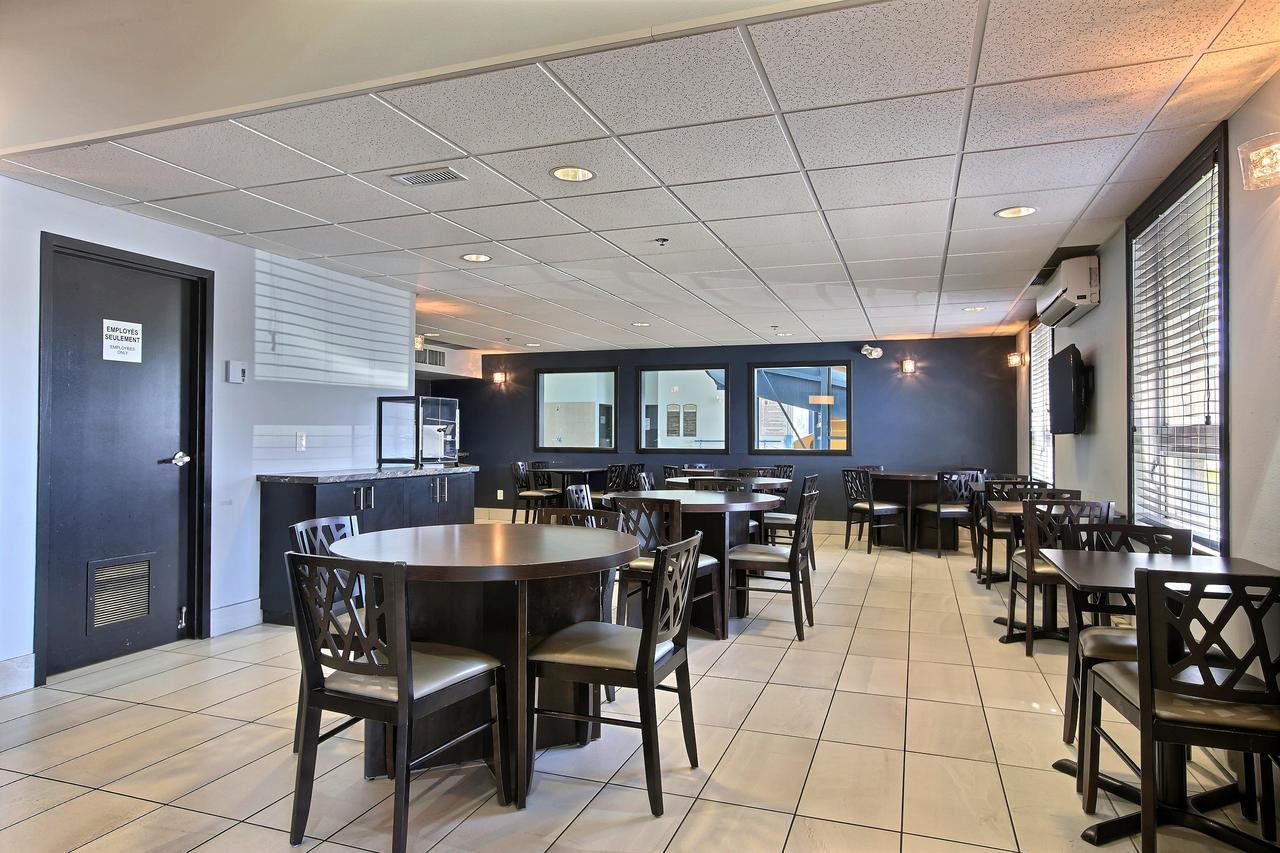 Super 8 By Wyndham Lachenaie/Terrebonne Bagian luar foto